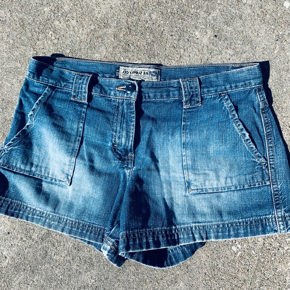 Vintage American Eagle Mom Shorts
- Women Size 6
-Brand :Vintage American Eagle